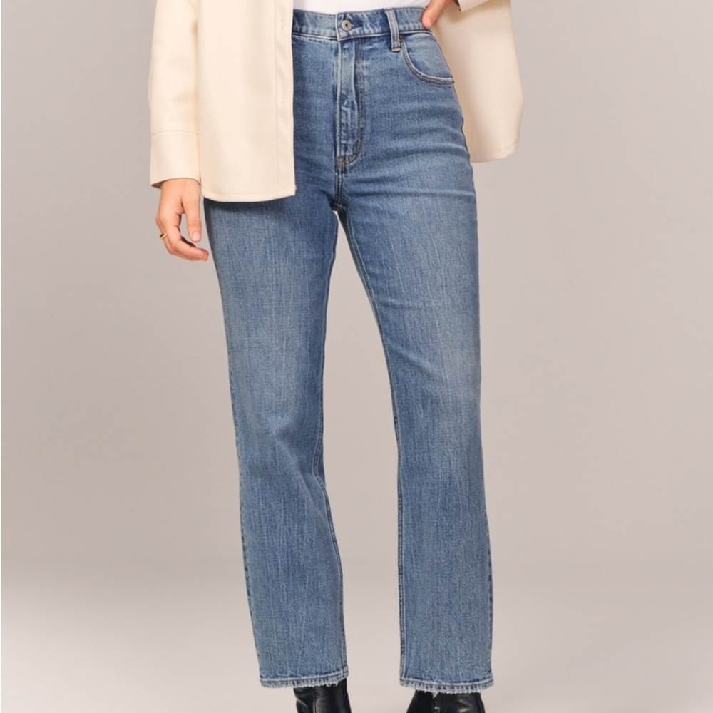 Abercrombie & Fitch Curve Love Ultra High Rise Ankle Straight Jean Medium Wash